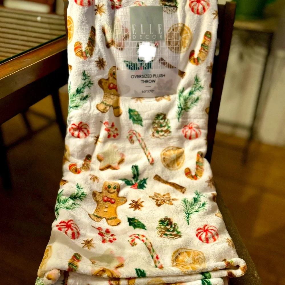 Gingerbread Christmas Plush Throw